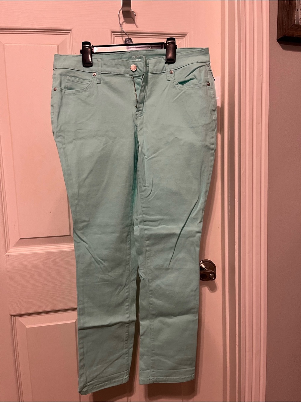 crown & ivy Mint Green Cropped Slim Pants